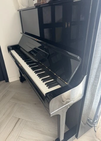Yamaha U3