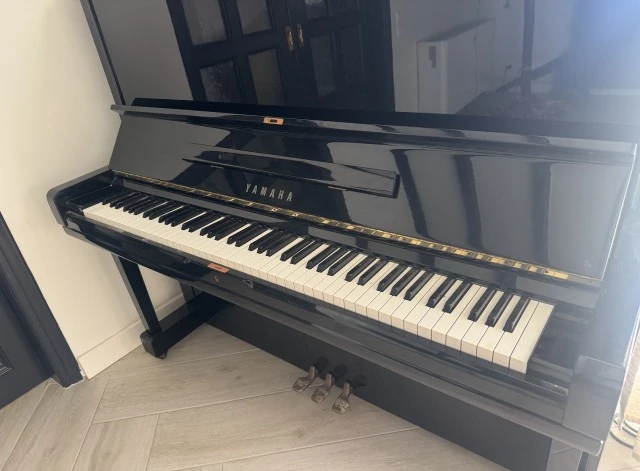 Yamaha U3