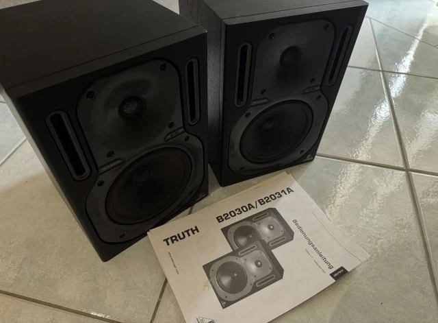 Behringer Truth 2030A