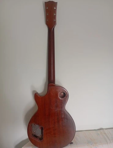 Gibson Les Paul Studio 2004 σε κατάσταση project μόνο ξύλα