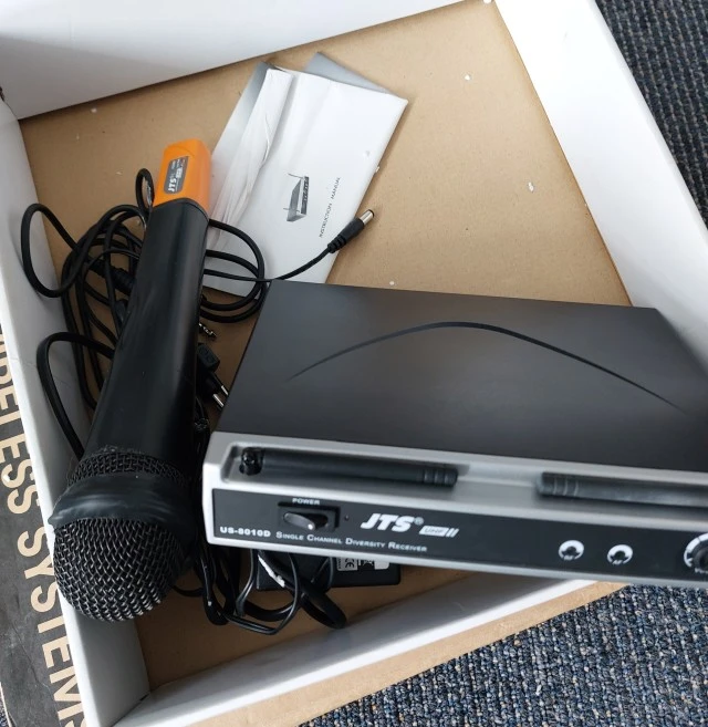 JTS US-8010D Uhf — Ασύρματο Μικρόφωνο Χειρός
