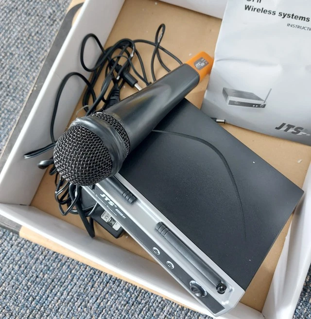 JTS US-8010D Uhf — Ασύρματο Μικρόφωνο Χειρός