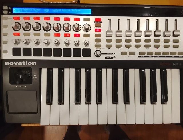 Novation SL 25 MK2