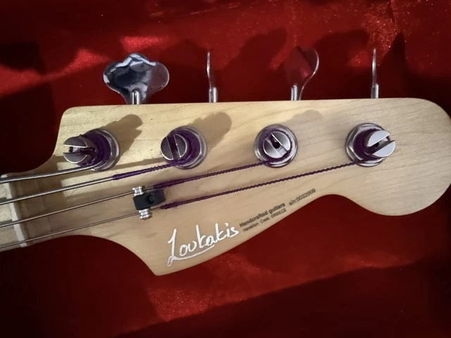 jazz bass Loukakis