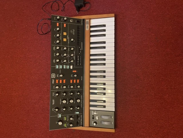 Behringer Poly D