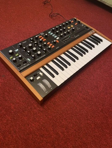 Behringer Poly D