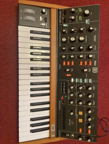 Behringer Poly D
