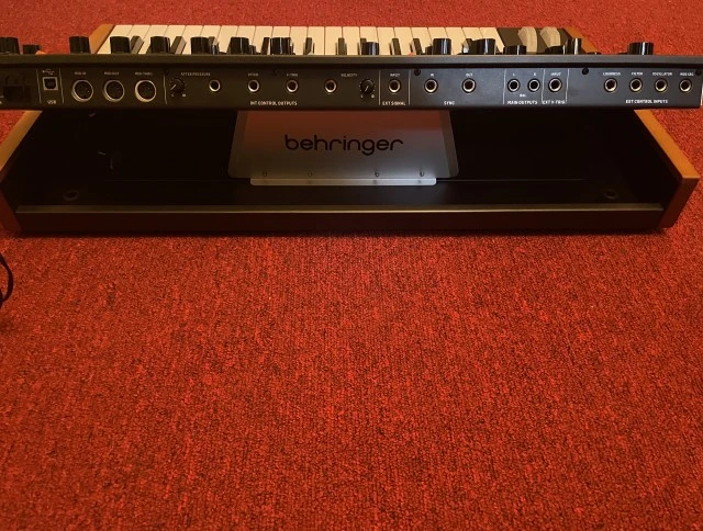 Behringer Poly D
