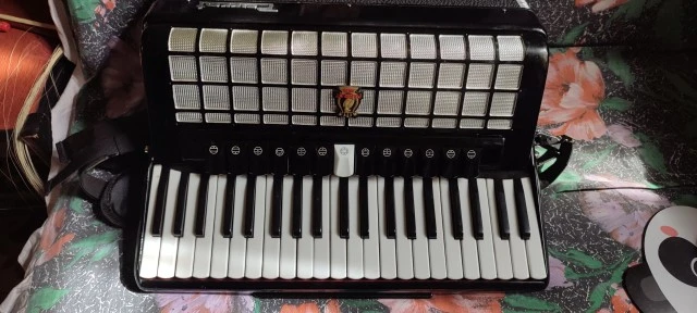 Parrot 1321BK