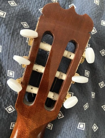 Morris Classical Guitar με σκληρή θήκη