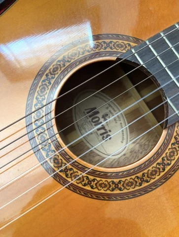 Morris Classical Guitar με σκληρή θήκη