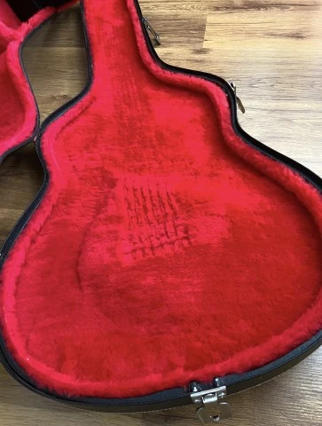 Morris Classical Guitar με σκληρή θήκη