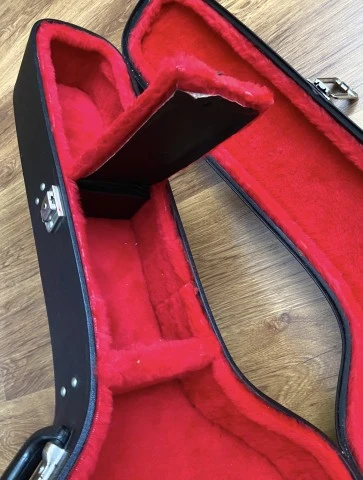 Morris Classical Guitar με σκληρή θήκη