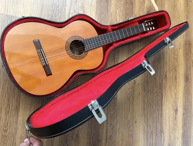 Morris Classical Guitar με σκληρή θήκη