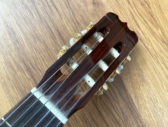 Morris Classical Guitar με σκληρή θήκη