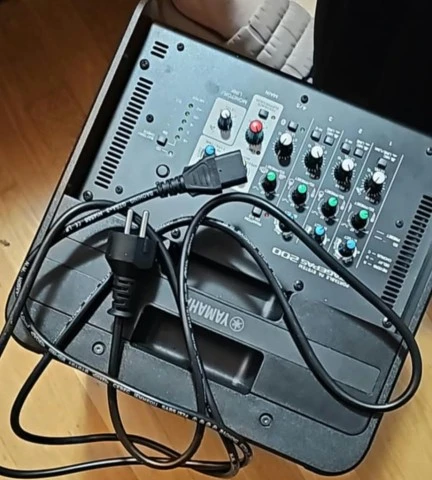 Yamaha Stagepas 200 BTR