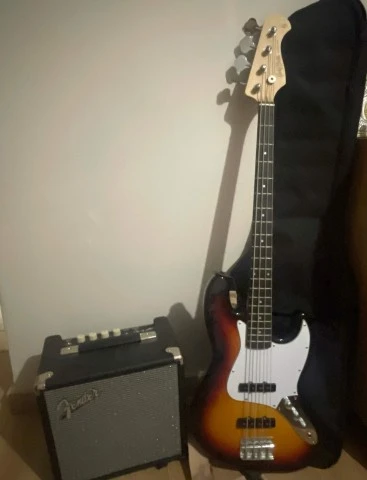 Harley Benton JB-20 SB Bass + Fender Rumble Amp