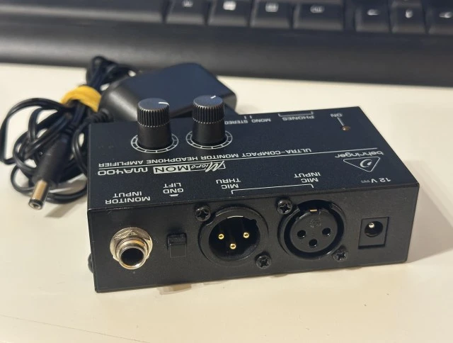 Behringer microMON MA400