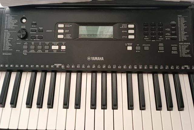 Keyboard Yamaha PSR-E373