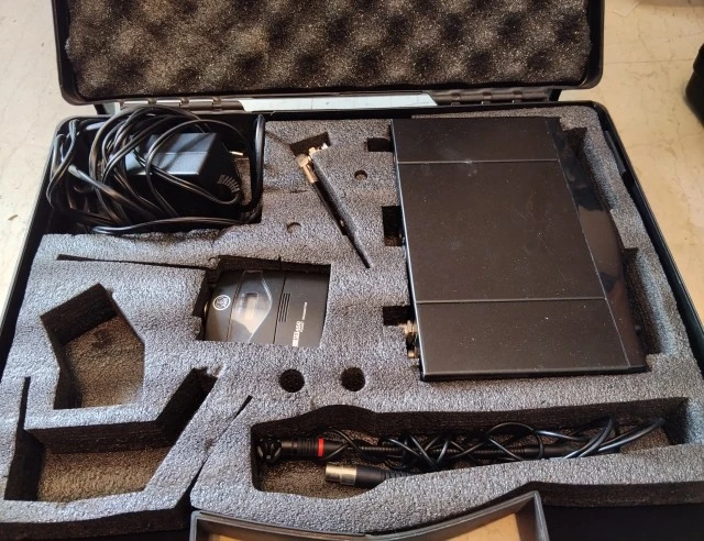 AKG Headset Set