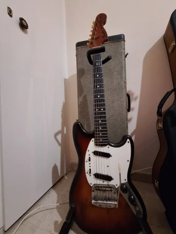 Fender Mustang II