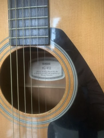 Yamaha FG 412