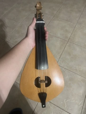 Λυρα