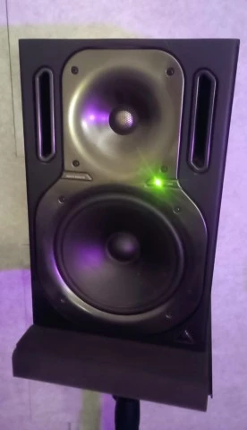 Behringer Truth B2031A