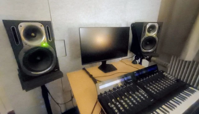 Behringer Truth B2031A