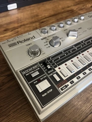 Roland TR-606