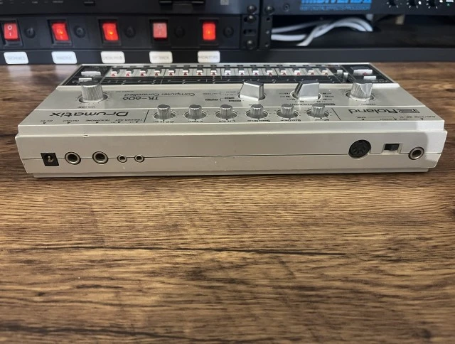 Roland TR-606