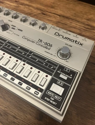 Roland TR-606