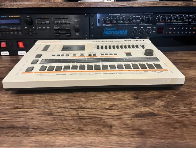 Roland TR-707