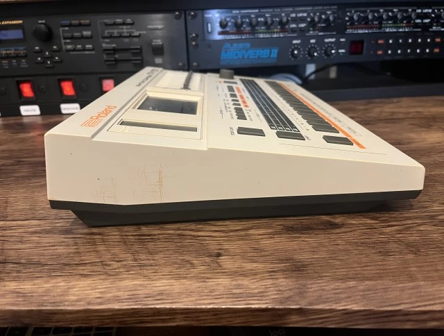 Roland TR-707