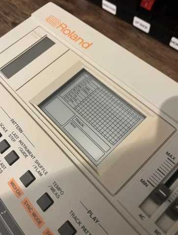 Roland TR-707