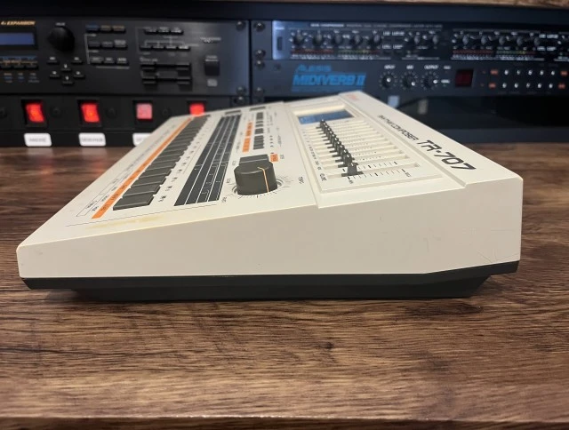 Roland TR-707
