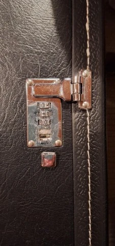 Σκληρή Θήκη Βαλίτσα (Hardcase) για κιθάρες τύπου Les Paul