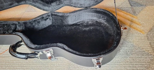 Σκληρή Θήκη Βαλίτσα (Hardcase) για κιθάρες τύπου Les Paul