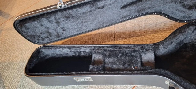 Σκληρή Θήκη Βαλίτσα (Hardcase) για κιθάρες τύπου Les Paul