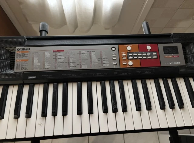 Yamaha PSR-F50