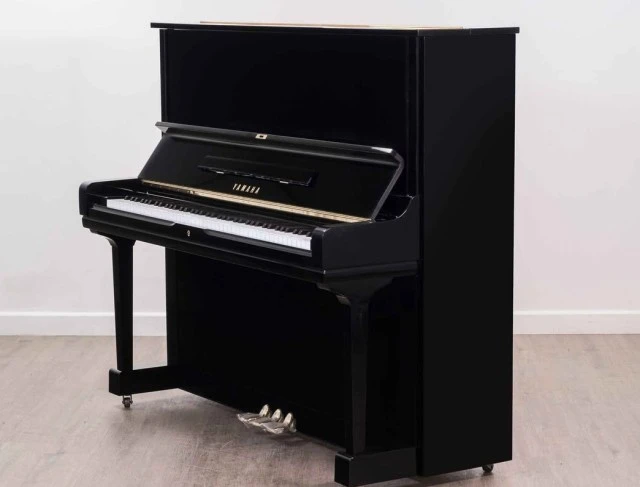 Yamaha U3