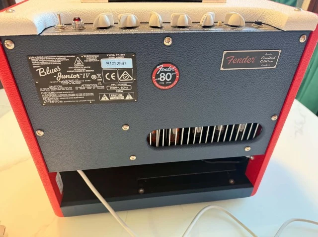 Fender Blues Junior Colour Trio