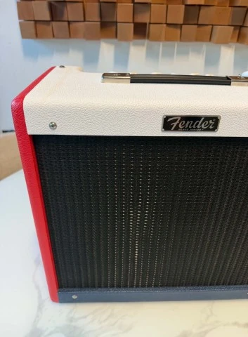 Fender Blues Junior Colour Trio