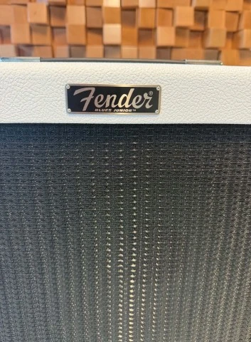 Fender Blues Junior Colour Trio