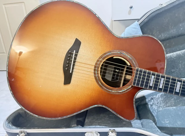 Furch Rainbow GC-SZ Sitka Top Ziricote B+S CNR a Anthem (actual guitar in pictur