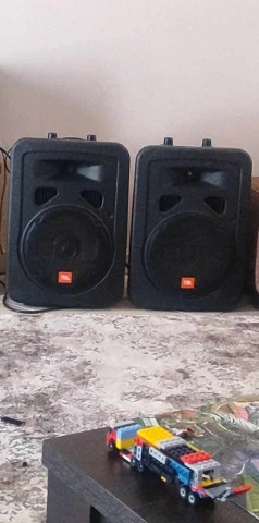 Δύο ζευγάρια JBL Eon