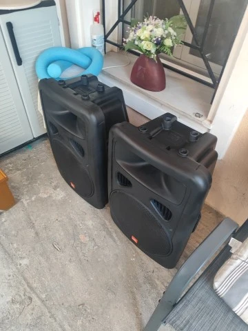 Δύο ζευγάρια JBL Eon