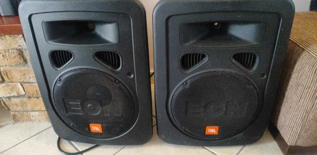 Δύο ζευγάρια JBL Eon