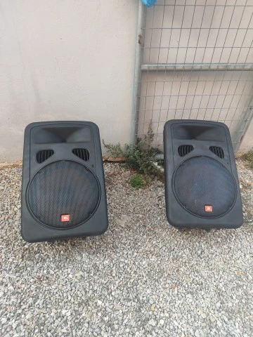 Δύο ζευγάρια JBL Eon