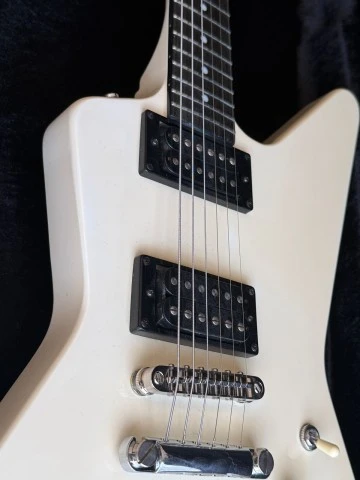 Epiphone ’84 Explorer EX – James Hetfield “So What” Inspired